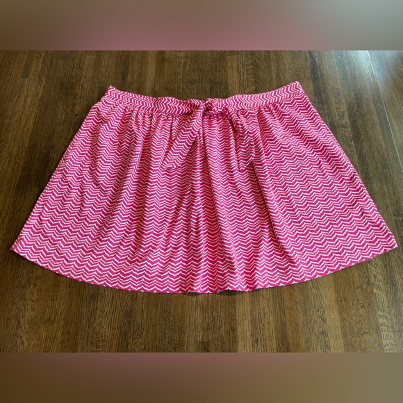 Vineyard Vines Dresses & Skirts - Vineyard vines Mini Skirt Pink Chevron Classic Summer- size XL